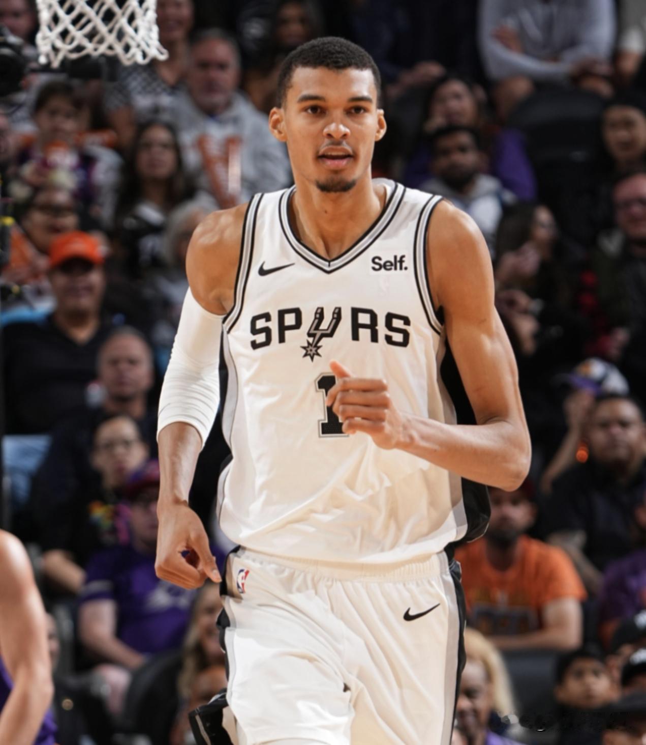 难以置信！NBA总决赛历史上共有5次0-2落后最终翻盘夺冠，马刺还有机会吗？

