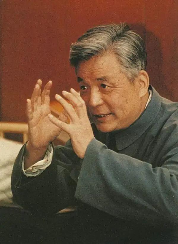 邓稼先，共和国脊梁上“金玉响”

1958年盛夏
你为了国家“放一个大炮仗”
与