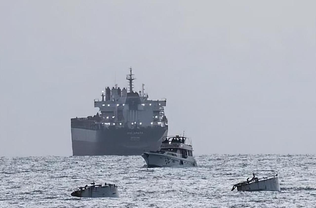 5月18日，以色列海军在国际水域拦截试图向加沙运送人道物资的 “全球坚韧船队”，