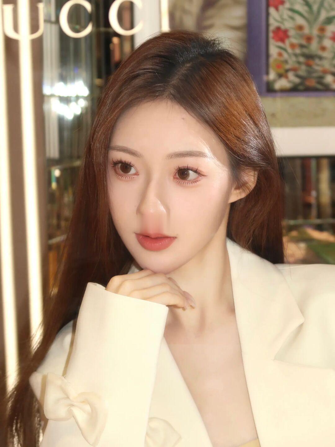 今天的柔雾丝绒妆容好美！