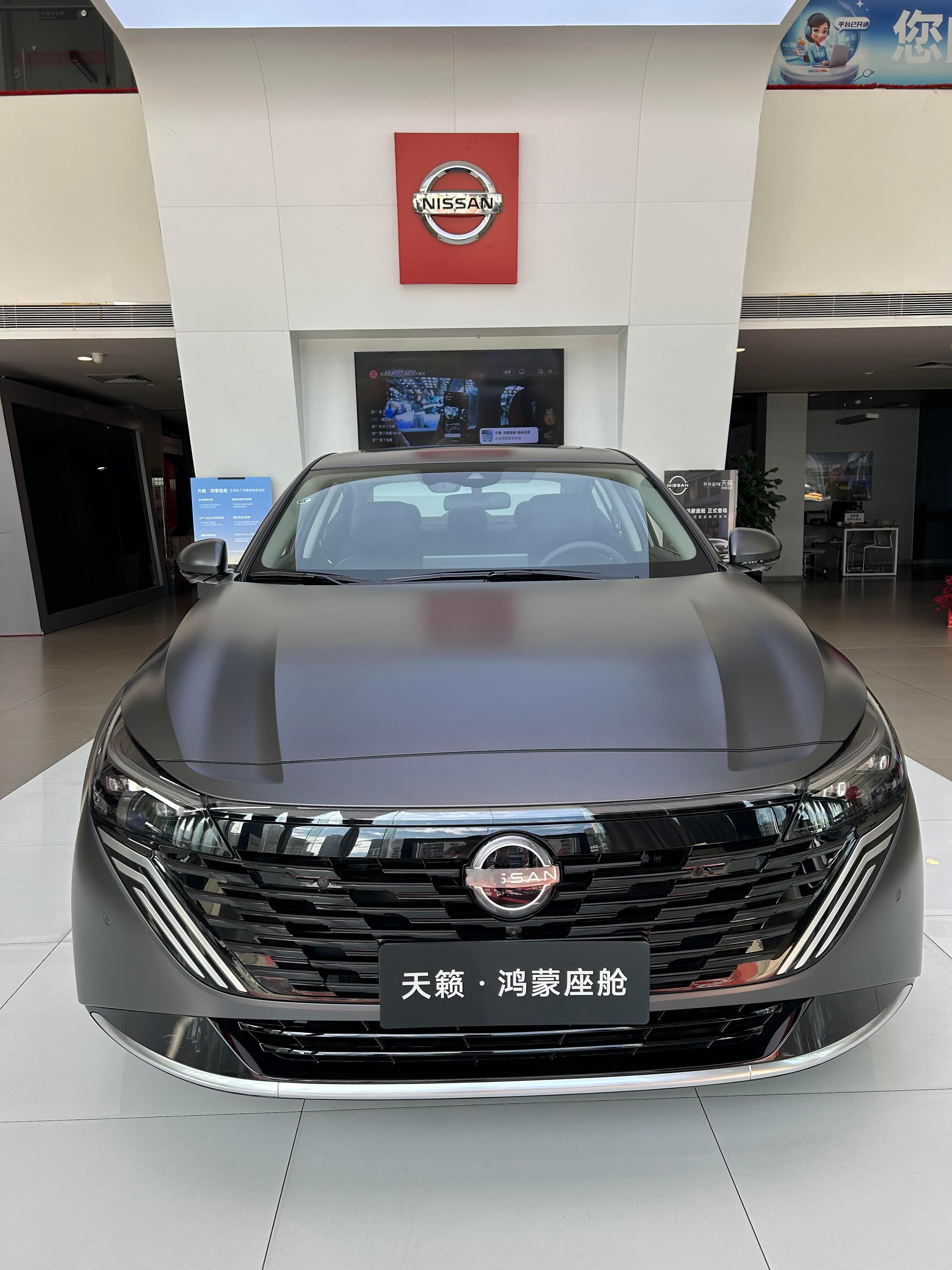 车机用起来像平板电脑一样流畅，语音助手特别聪明，连续对话都不带卡壳的。 