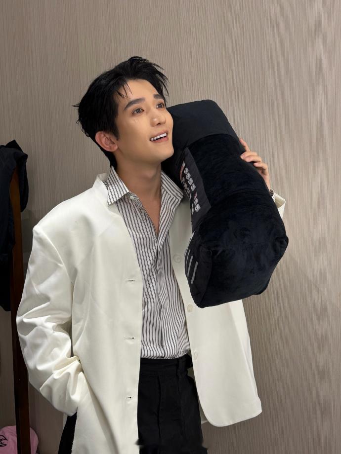 梁永棋有点抽象全用来宣传了 梁永棋宣传主打一个抽象啊！脑袋里这些奇思妙想的想法全