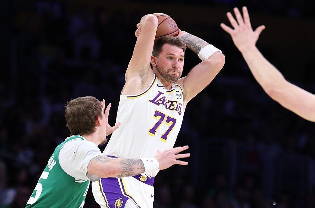 NBA季后赛：雷霆强势压制湖人，詹姆斯陷入苦战2026 NBA西部半决赛，Okl