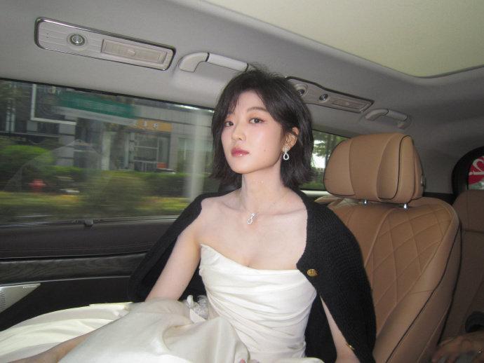 陆鸣你看夏雪穿婚纱了 陆鸣，瞧瞧夏雪穿婚纱的模样！剧里遗憾还在，看到这画面，瞬间