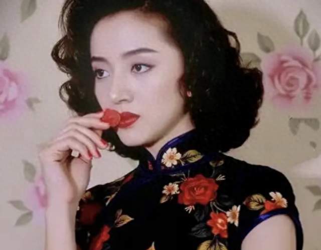 死后23年不得安宁：梅艳芳骨灰被盗，母亲上月刚离世