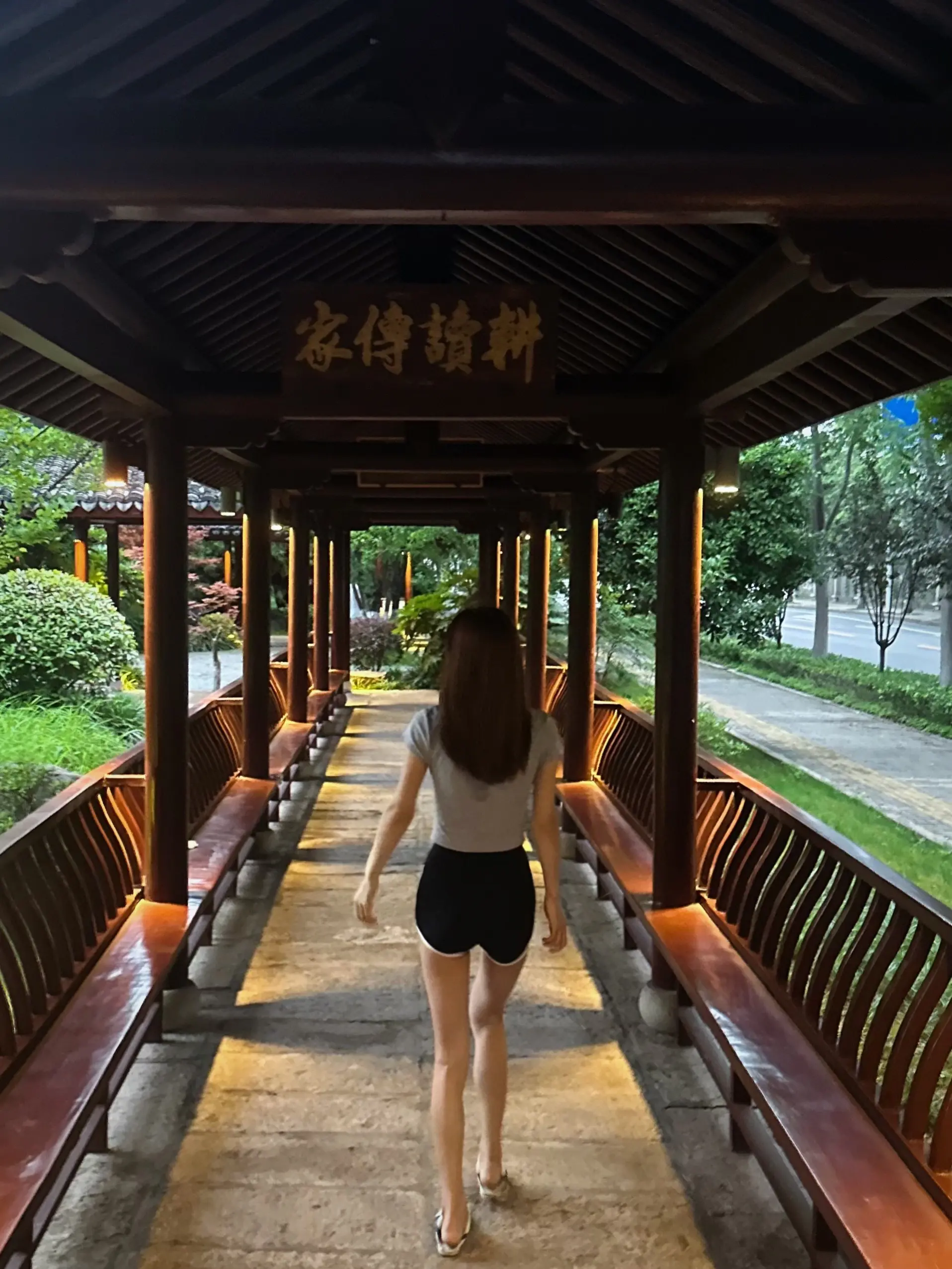 背影照📷。