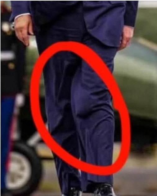 这事要是真的话，那情况可就大条了！
 
美国媒体公布，有人看到特朗普裤子里露出，