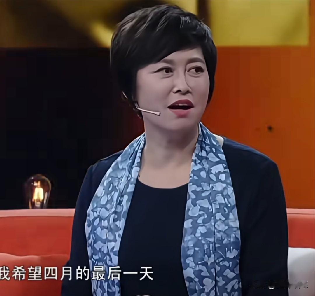 2015年4月30号
敬一丹最后一次主持《焦点访谈》，节目的最后，她说:
今天焦