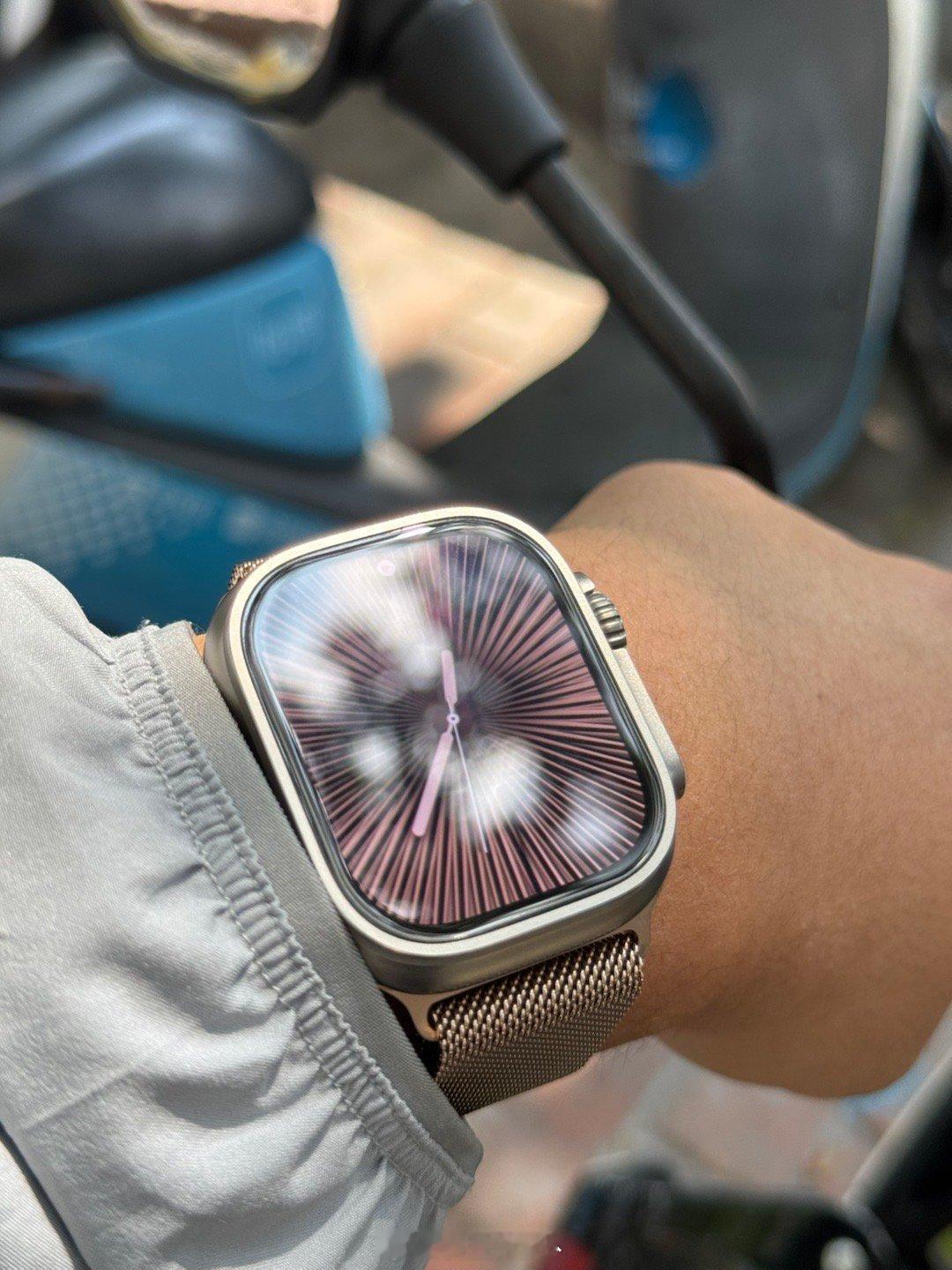 最终还是拿下玫瑰金米兰尼斯，搭配 Apple Watch Ultra2是真好看[