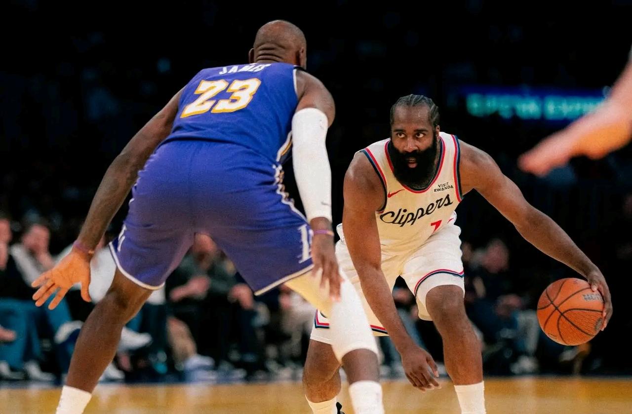 小卡脆是事实，伤病保密对球队确实不好，但真以为小卡弱啊？


是没以前强了，但是