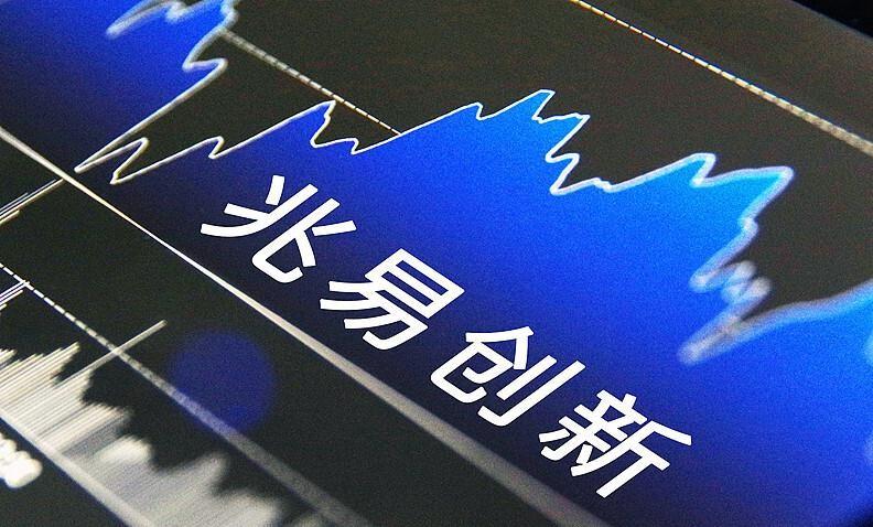 2015年我中了兆易创新1000股，开板就卖赚了20万，当时全家都觉得撞大运了。