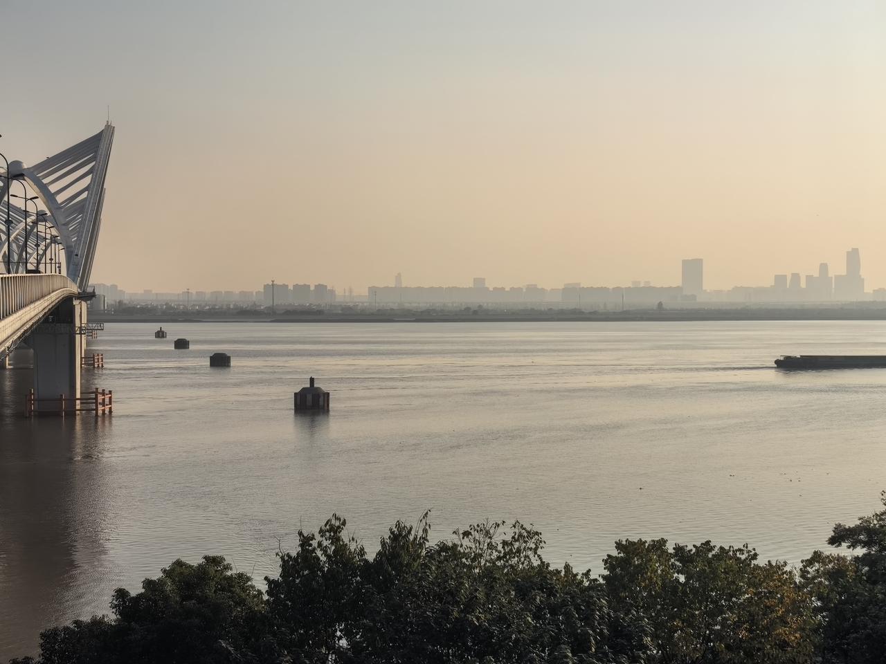 【热评】这个同事有什么来头
实习生出差抽中显卡被公司要求上交

一场出差抽奖引发