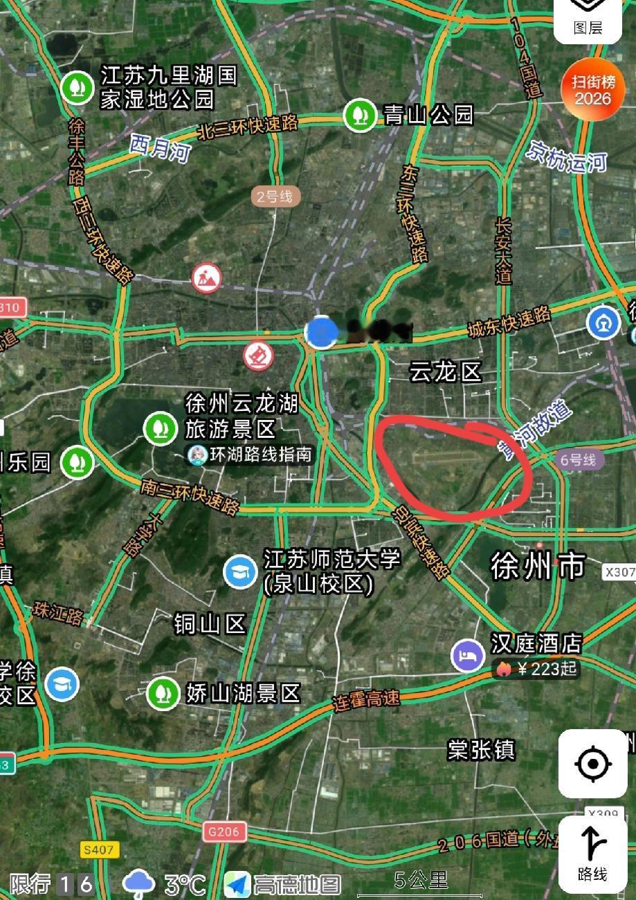 徐州和南京主城开发还是有很多相似之处的
两个城市的主城区东南方向都曾经有一个军用