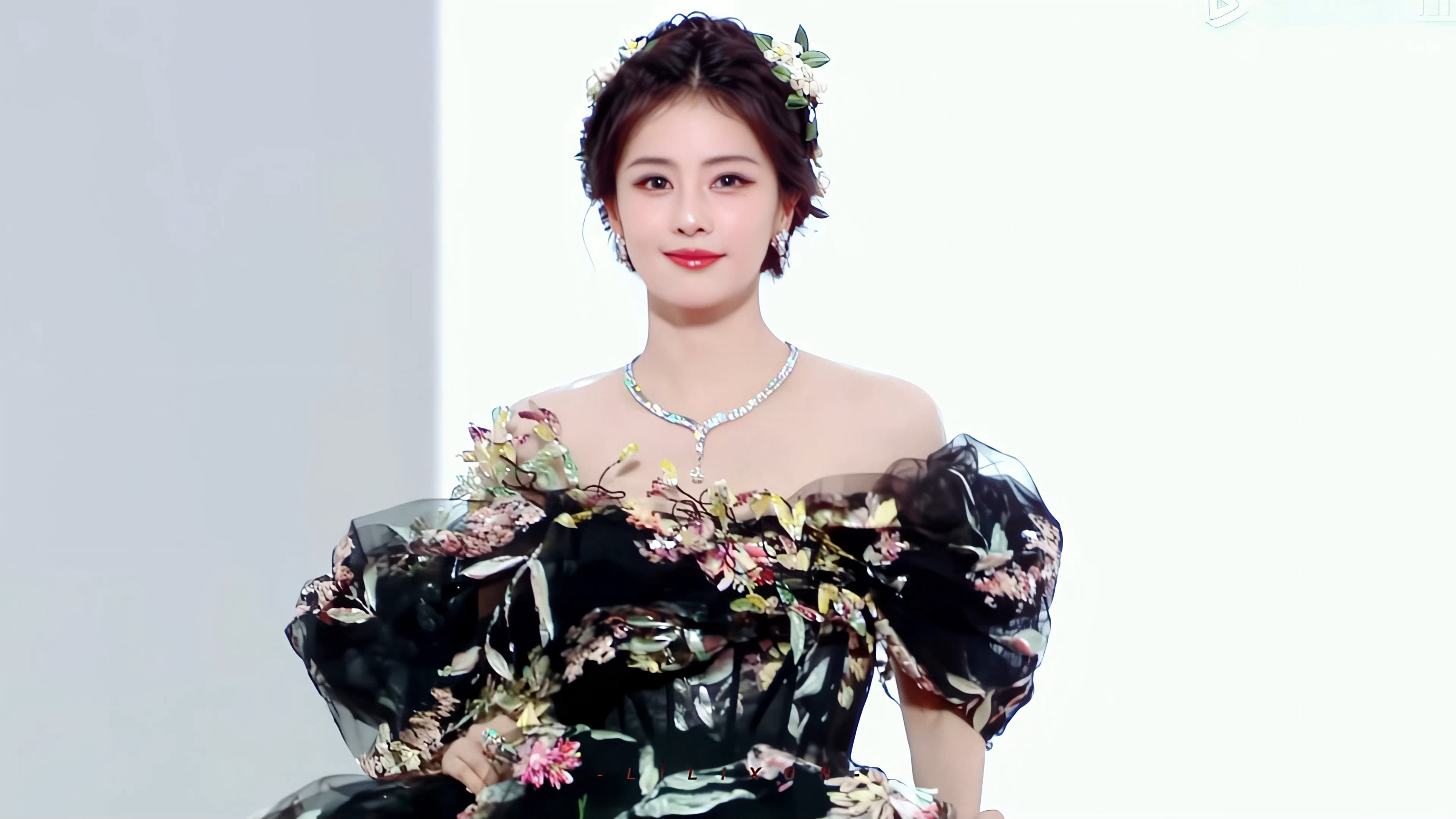 太美了…林间小鹿🦌 星光大赏红毯白鹿 林间花仙子