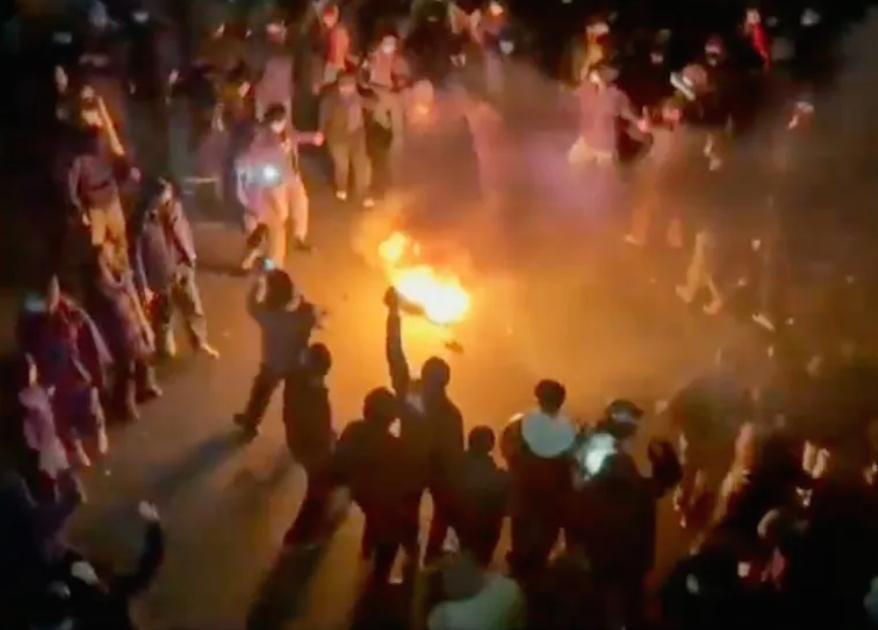 新闻快讯—— 伊朗在全国抗议镇压期间切断国际通话服务四天多后，手机国际通话功能已