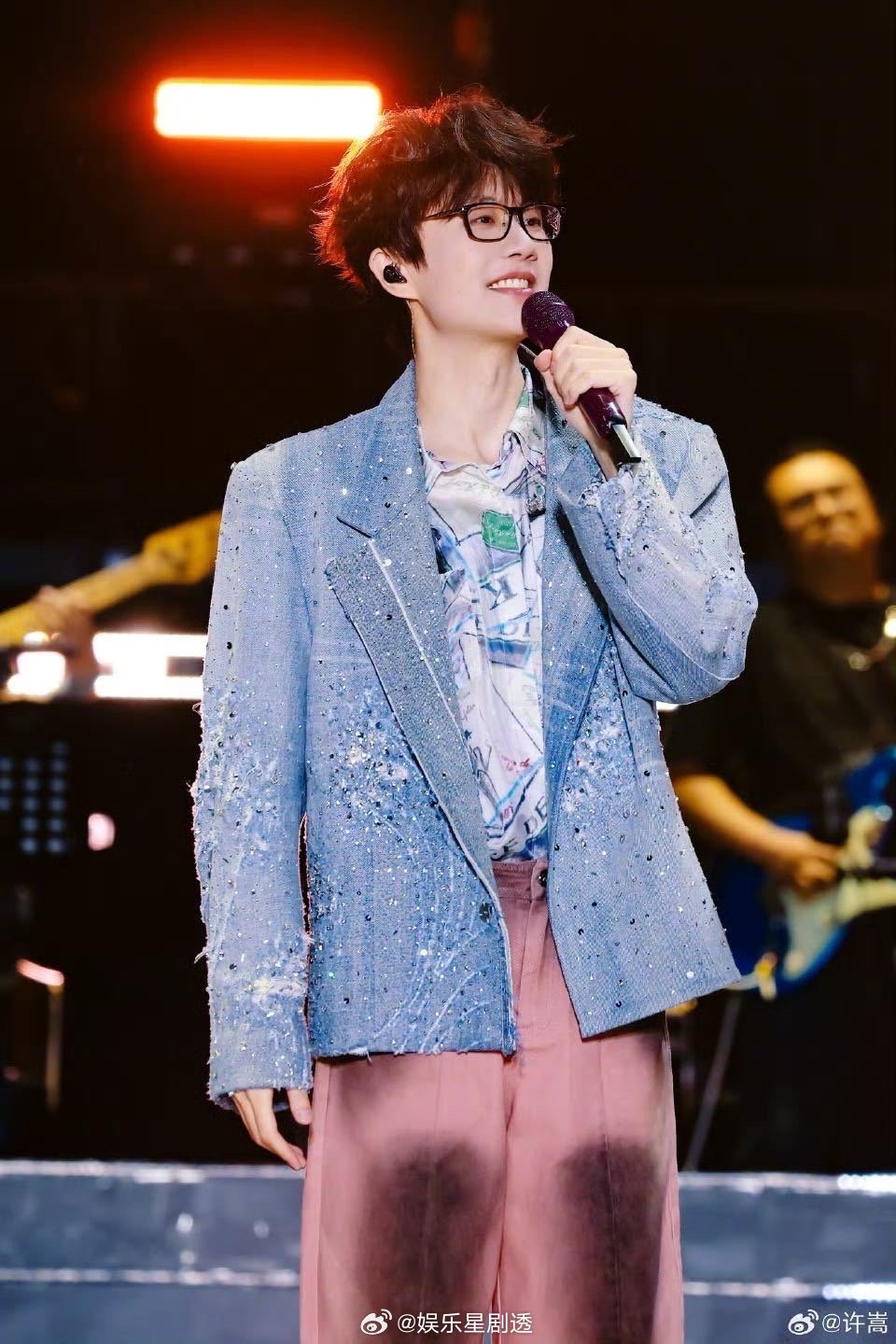 许嵩13个月办了40场演唱会13个月40场，从北到南踏遍多城，合肥主场更添温度。