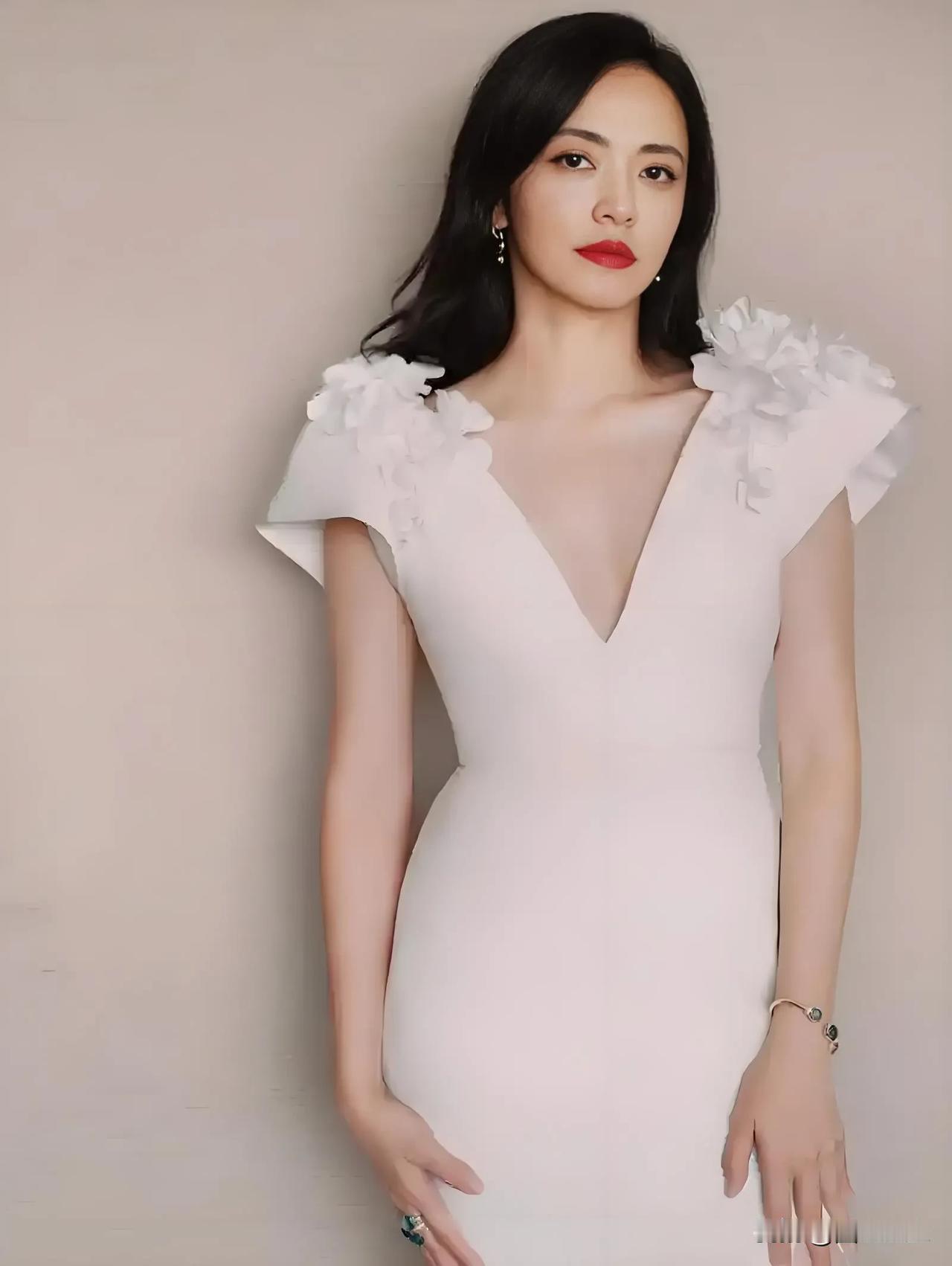 姚晨说，我进组拍戏，不是来搞好人际关系的，只想着把自己的戏弄好就完了。后来发现不