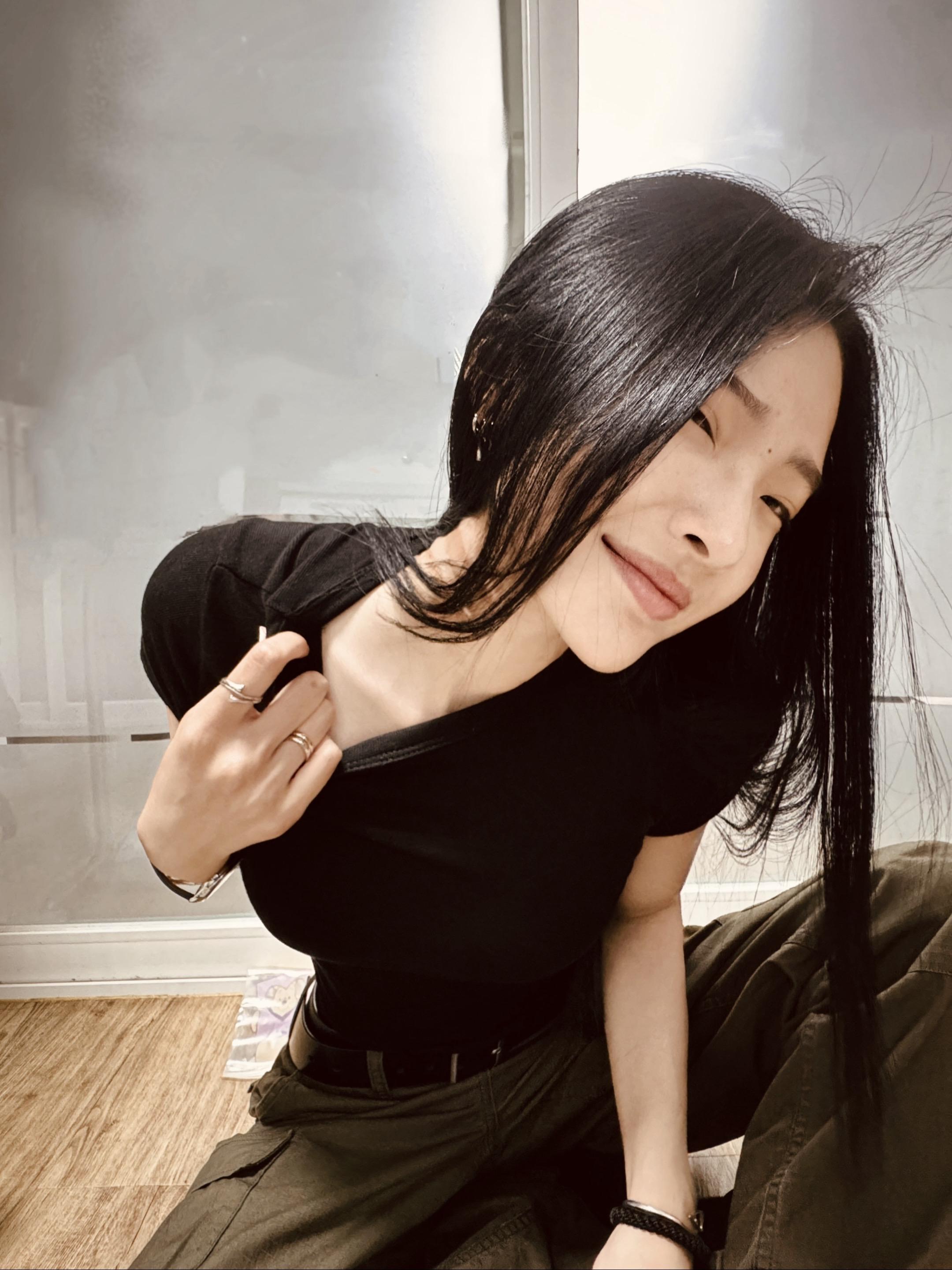 报告长官，我的代号叫黑鱼｀･･´ )ゞ