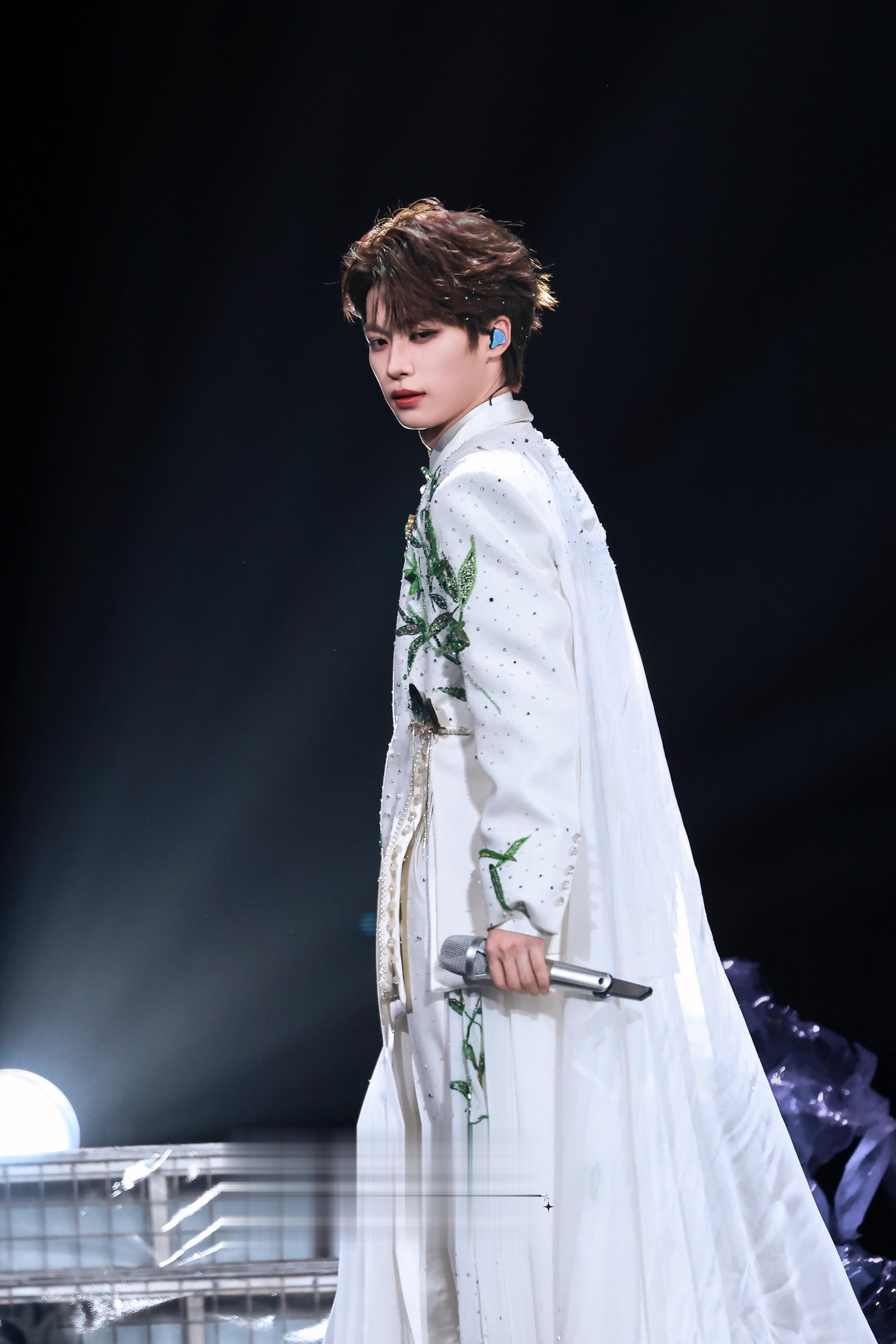 已经开始无限怀念这套衣服。