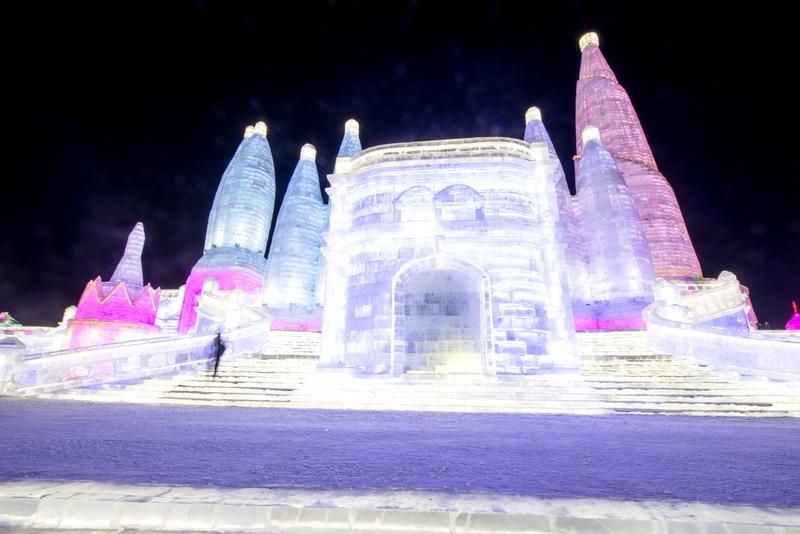 哈尔滨冰雪大世界又整大活了！12月17日正式开园，这梦幻的冰雪世界谁能不爱。去年