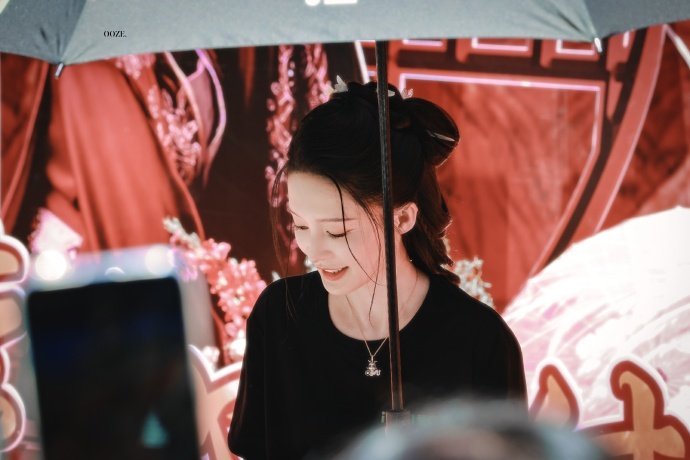 #李沁付一笑开机照##李沁击鼓庆一笑随歌开机# 李沁《一笑随歌》开机照来啦~祝美