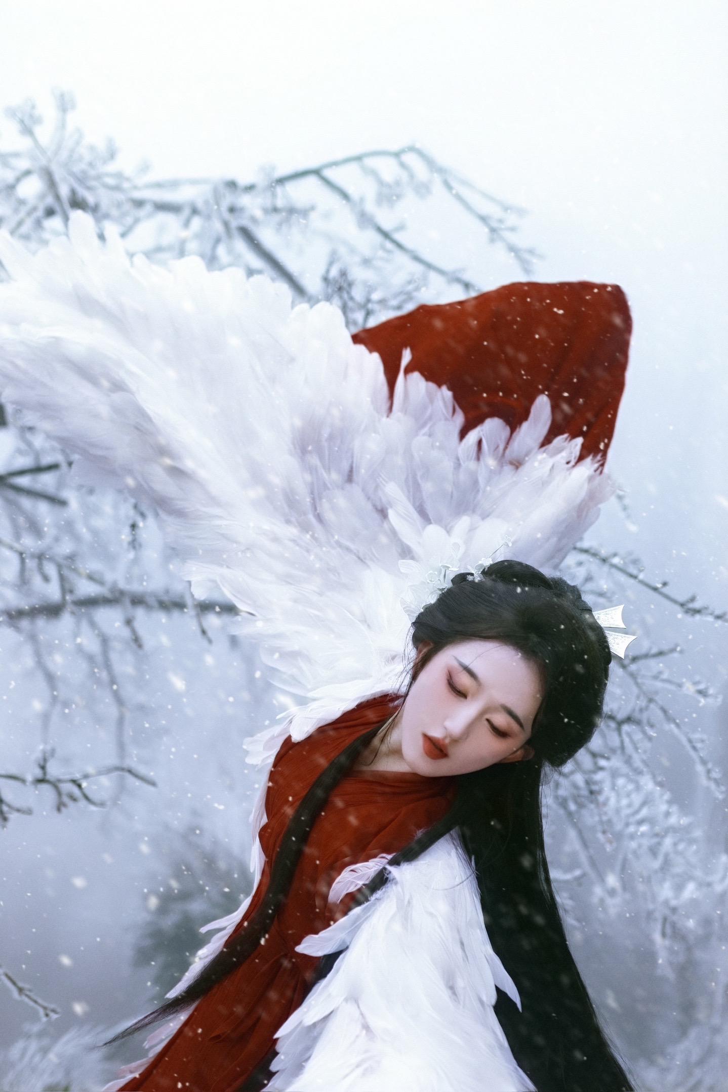 “他朝若是同淋雪，此生也算共白头。”