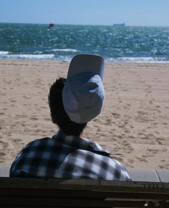 王俊凯晒与周杰伦自拍照周杰伦王俊凯自拍合影周杰伦王俊凯自拍合影，王俊凯的幸福谁能