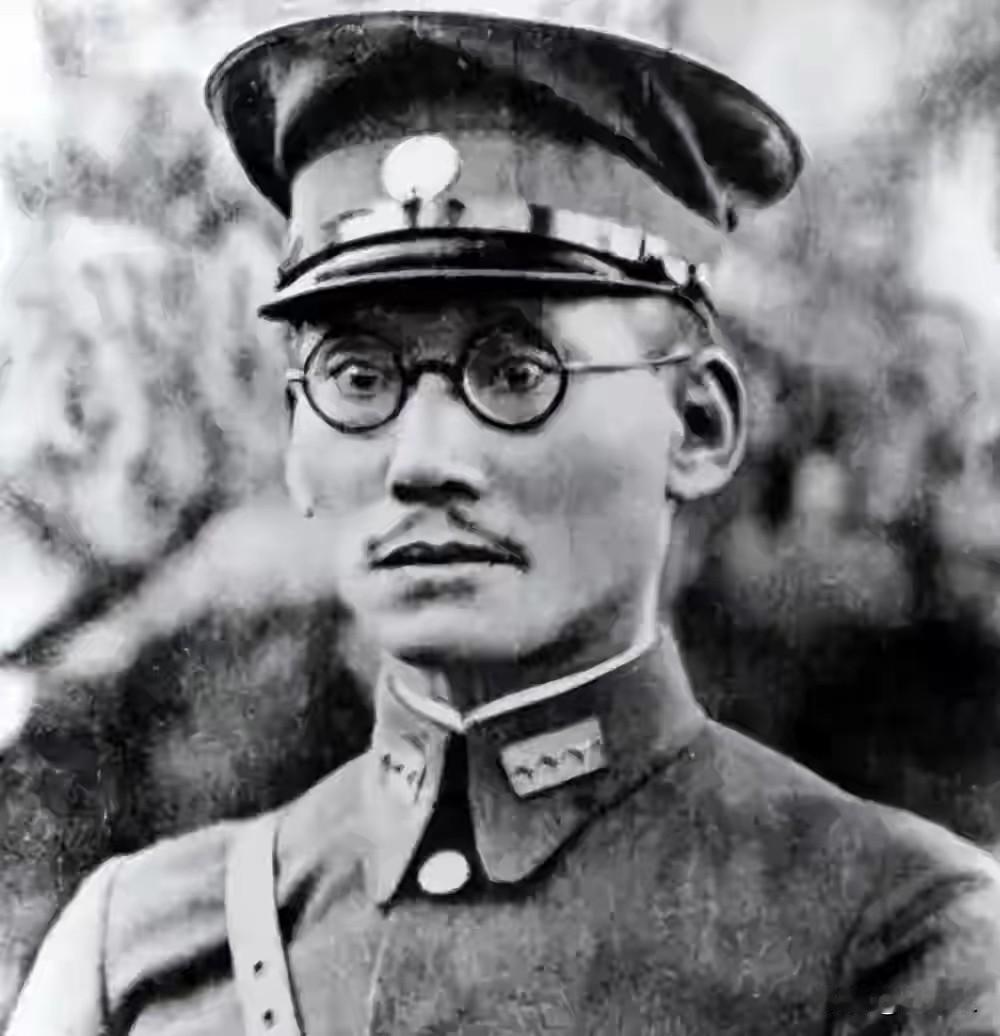 1937年，卢沟桥事变爆发。整个中国都在问同一个问题——谁上？
南京召开国防会议
