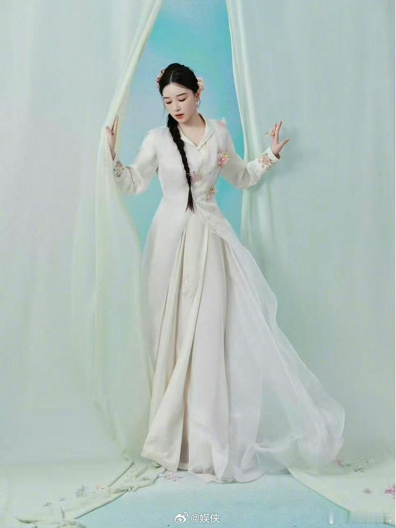 阚清子一公造型《乘风2026》一公直播惊艳登场！阚清子一袭花仙子造型温柔又亮眼，