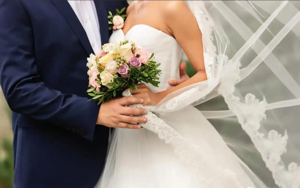 上海，一名男子与女友举办婚宴之后开始同居，但双方并未办理结婚登记。筹备婚事期间男
