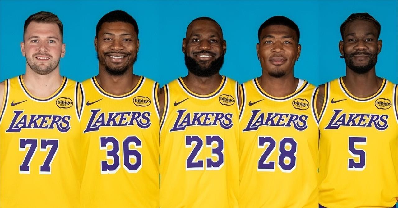 斯玛特将顶替里夫斯进入首发阵容！

湖人对阵太阳首发: 东契奇，斯玛特，詹姆斯，