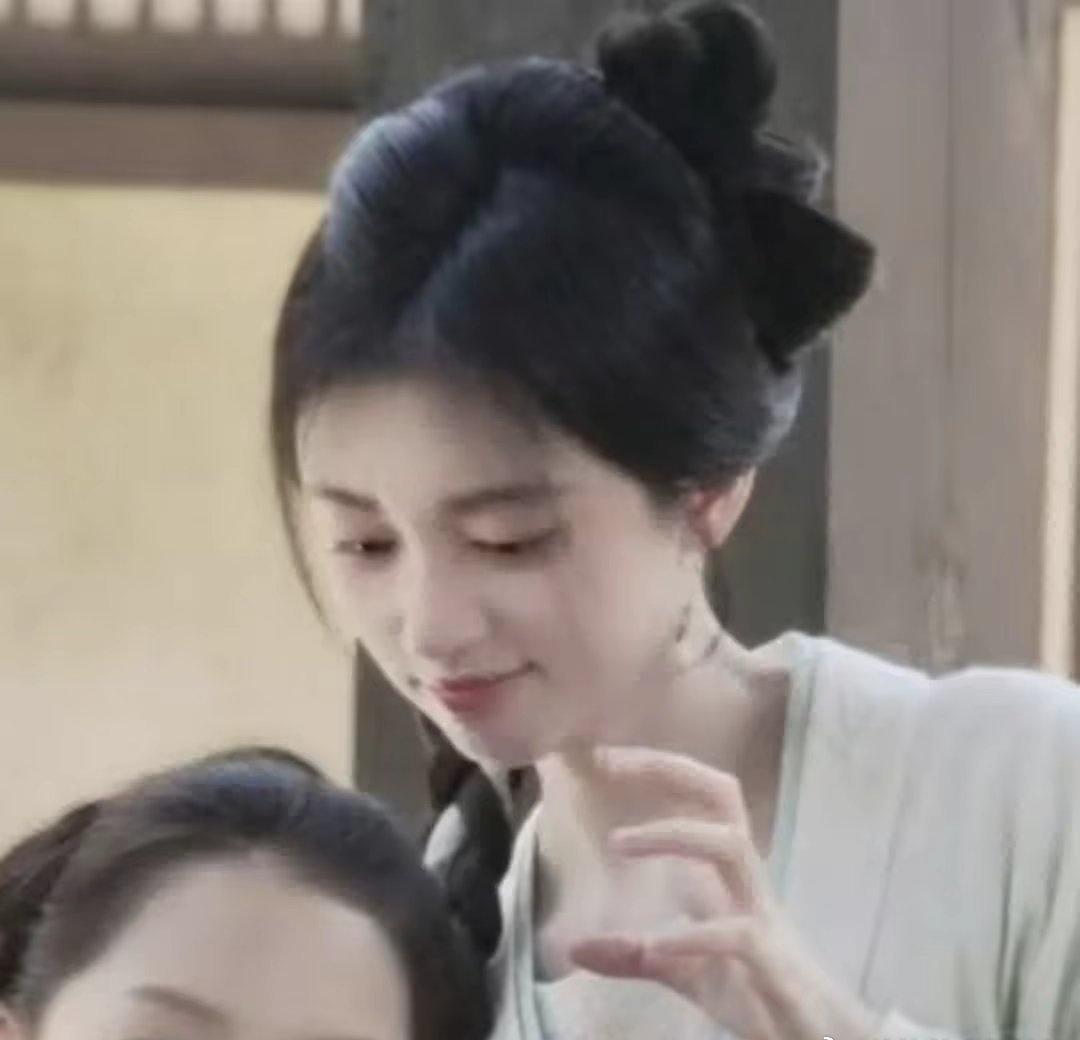 你的名字，是我读过最短的情诗。像春去秋来，海棠花开，世间万物都成了你的注脚。
