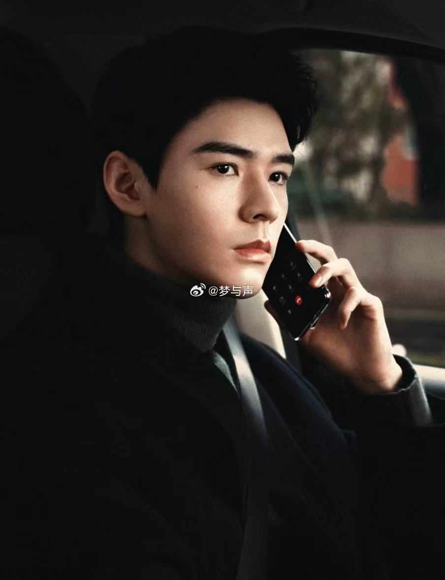 龚俊 高干文男主 高干文男主具象化！龚俊饰演的沈法，理性克制、专业过硬，自带严肃