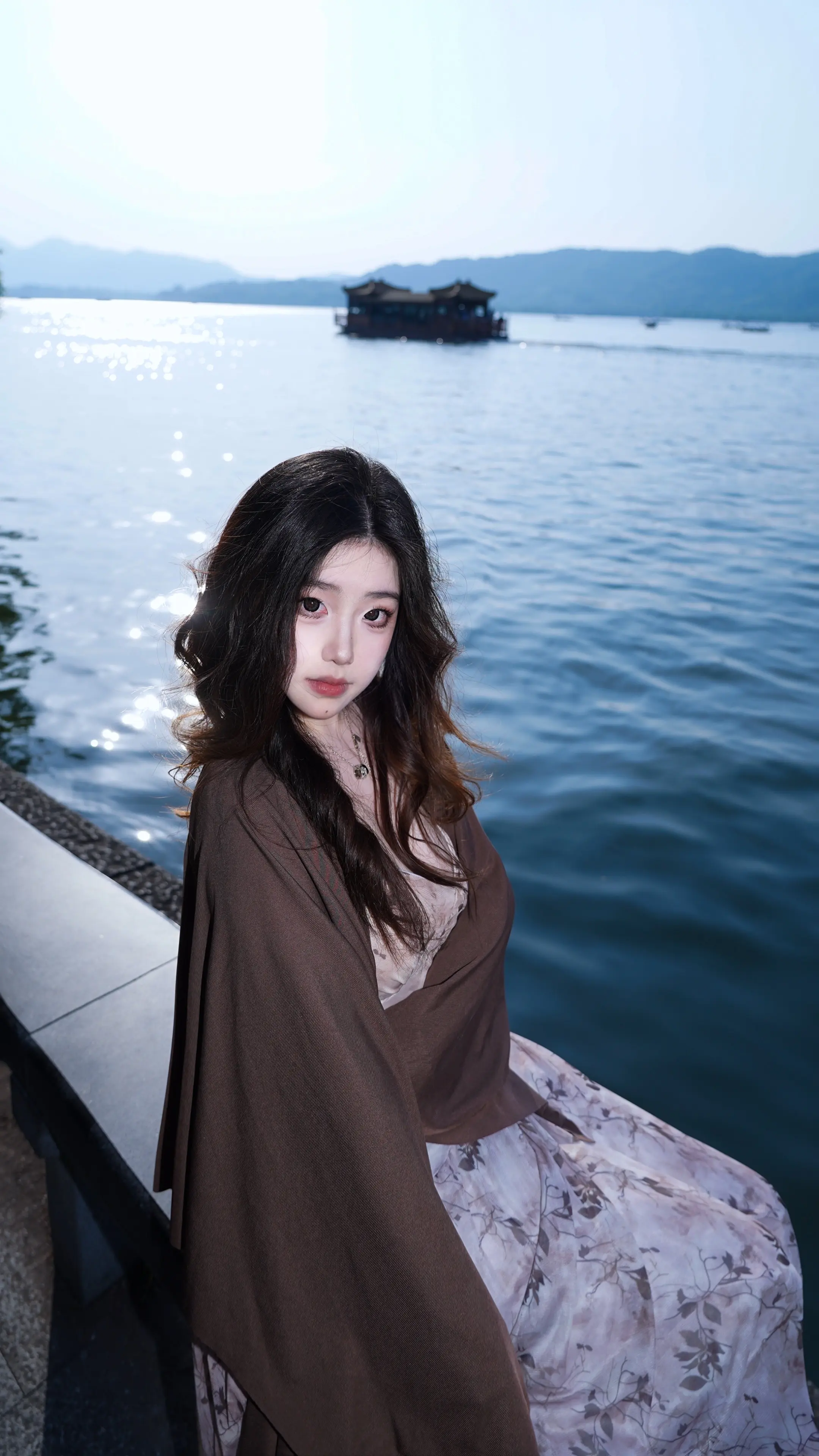 你低头欲说还休我等你开口。设备:Sony a7m3 闪光灯:Sidan...