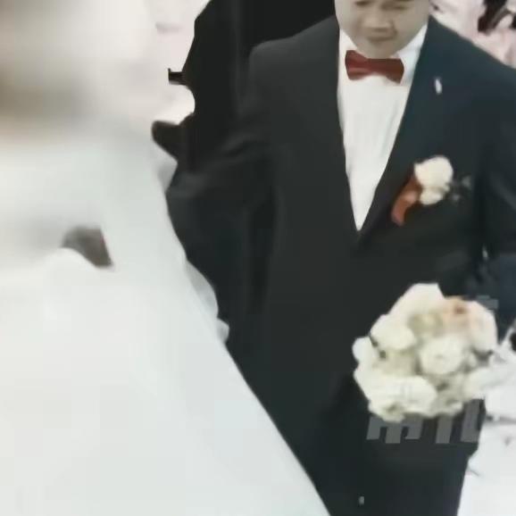 河南永城的张先生，30多岁了都没被人关心过，连外卖都没人给他点过。偶然机会，他在