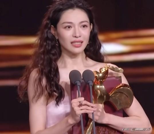 钟楚曦学辛芷蕾也算是小小复刻了一下先野心外露引争议，再用一个成绩去证明自己，把一