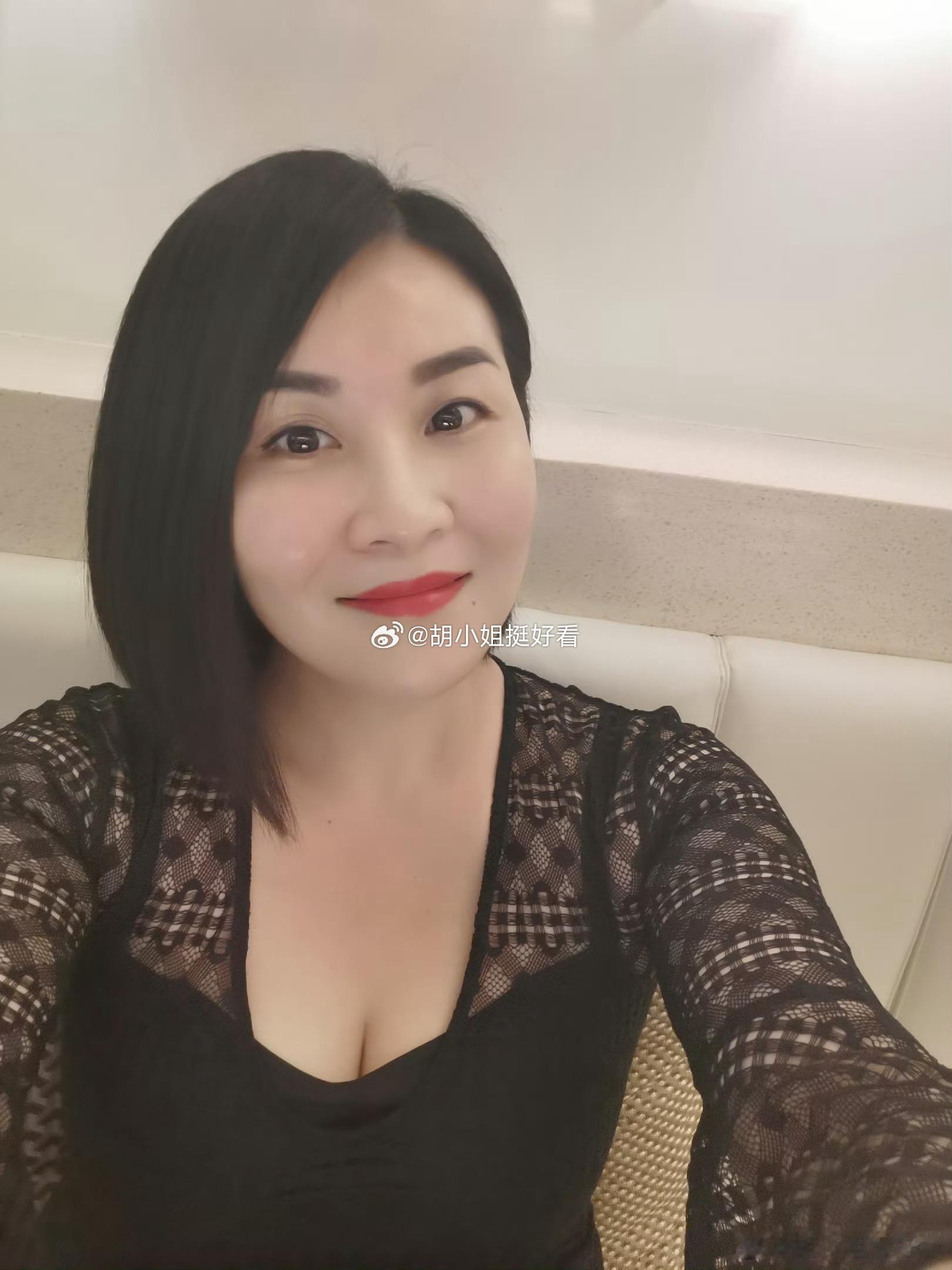 又开了个晚上的会，回家。微博真好，是我的日记本，那年今日这功能，每每打开都是有点