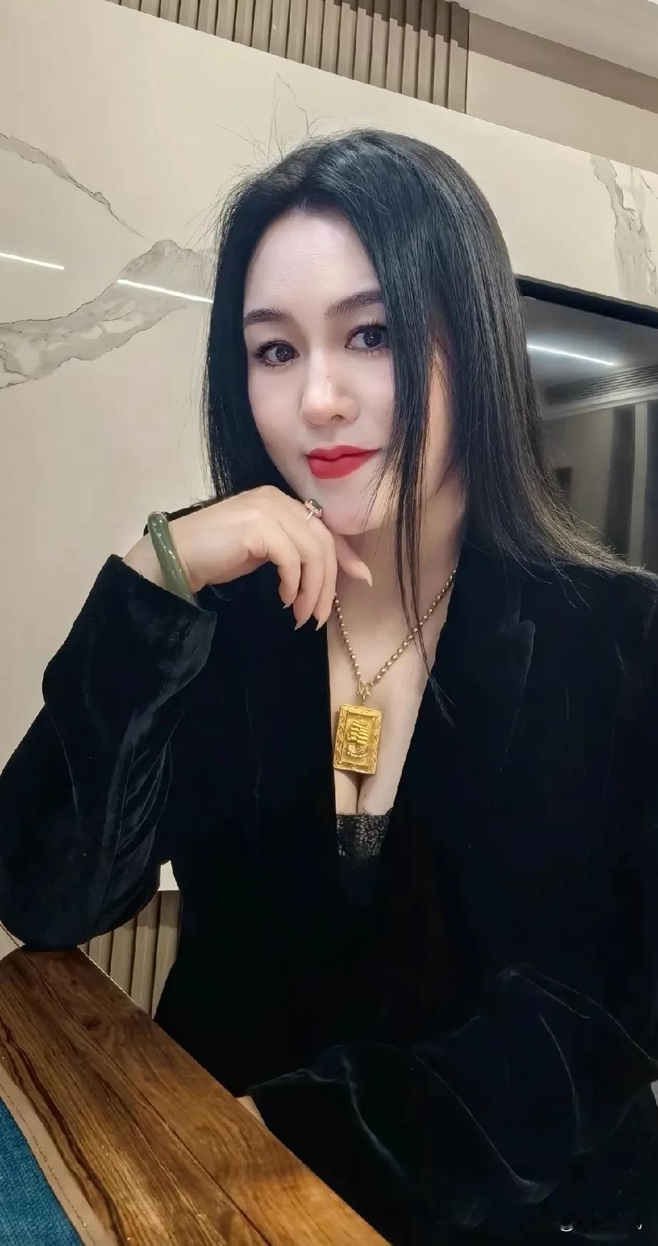 86年
   40岁

   40岁的我终于到了质感的年龄

   总觉得一切都