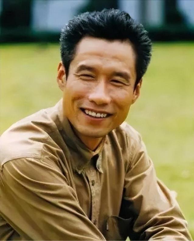 1990年，28岁的孟天骄把32岁的刘佩琦带回了家，跟母亲宣布：“我们要结婚了”