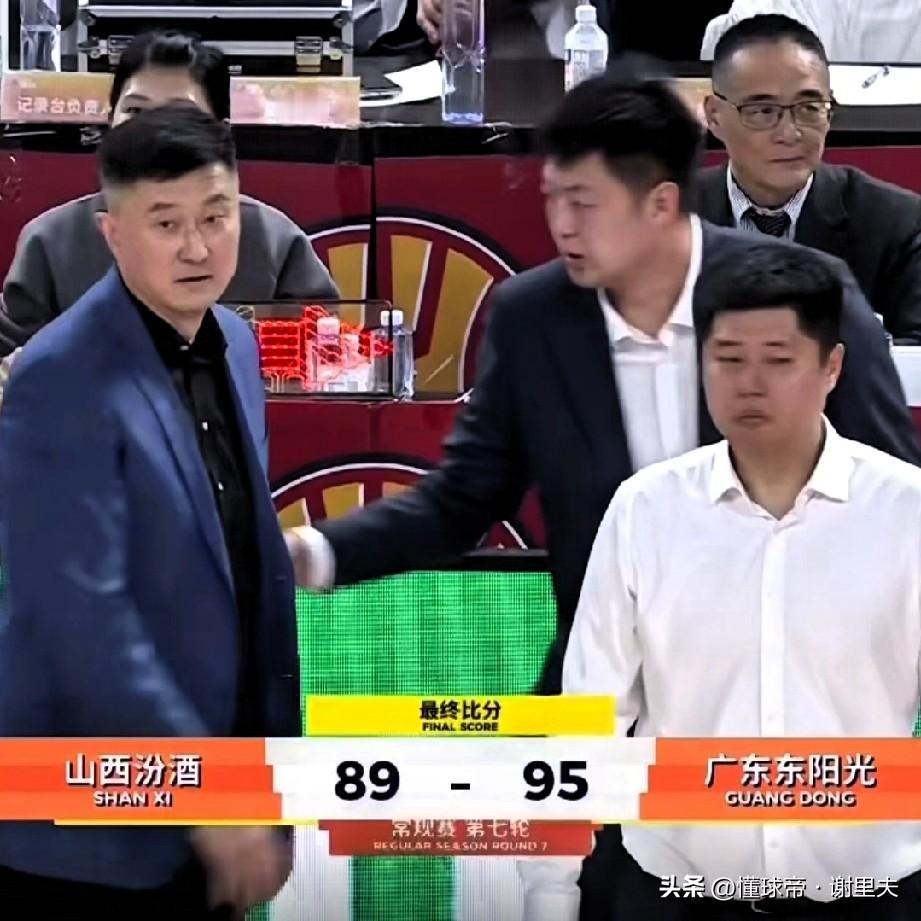 看用兵，杜锋比潘江更想赢！
潘江让一个小外援和张宁，相当于两个外援40分，输赢都