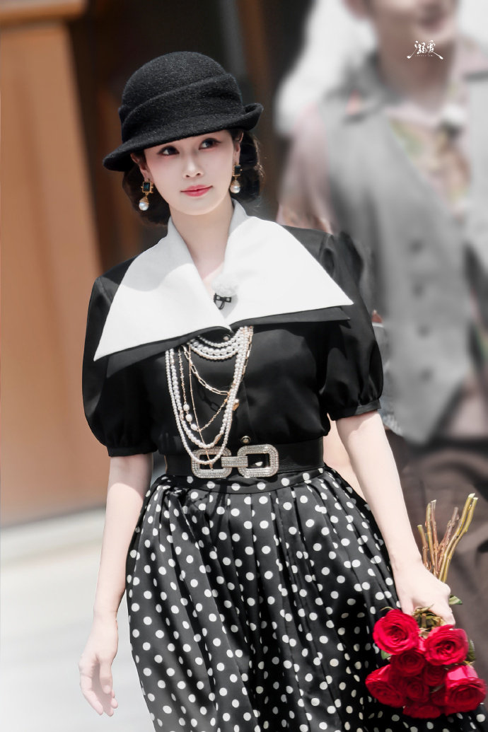 白鹿电量归零白鹿上班留洋大小姐下班晚安大小姐 白鹿电量🔋归零，上班大小姐下班晚