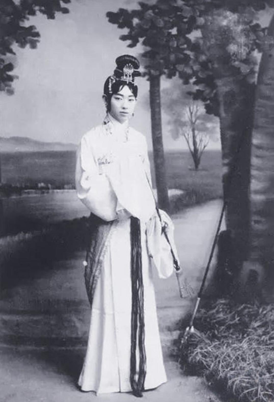 鲁迅对梅兰芳的评价。
 
鲁迅的相关评论，是1925年的《论照相之类》一文，原文
