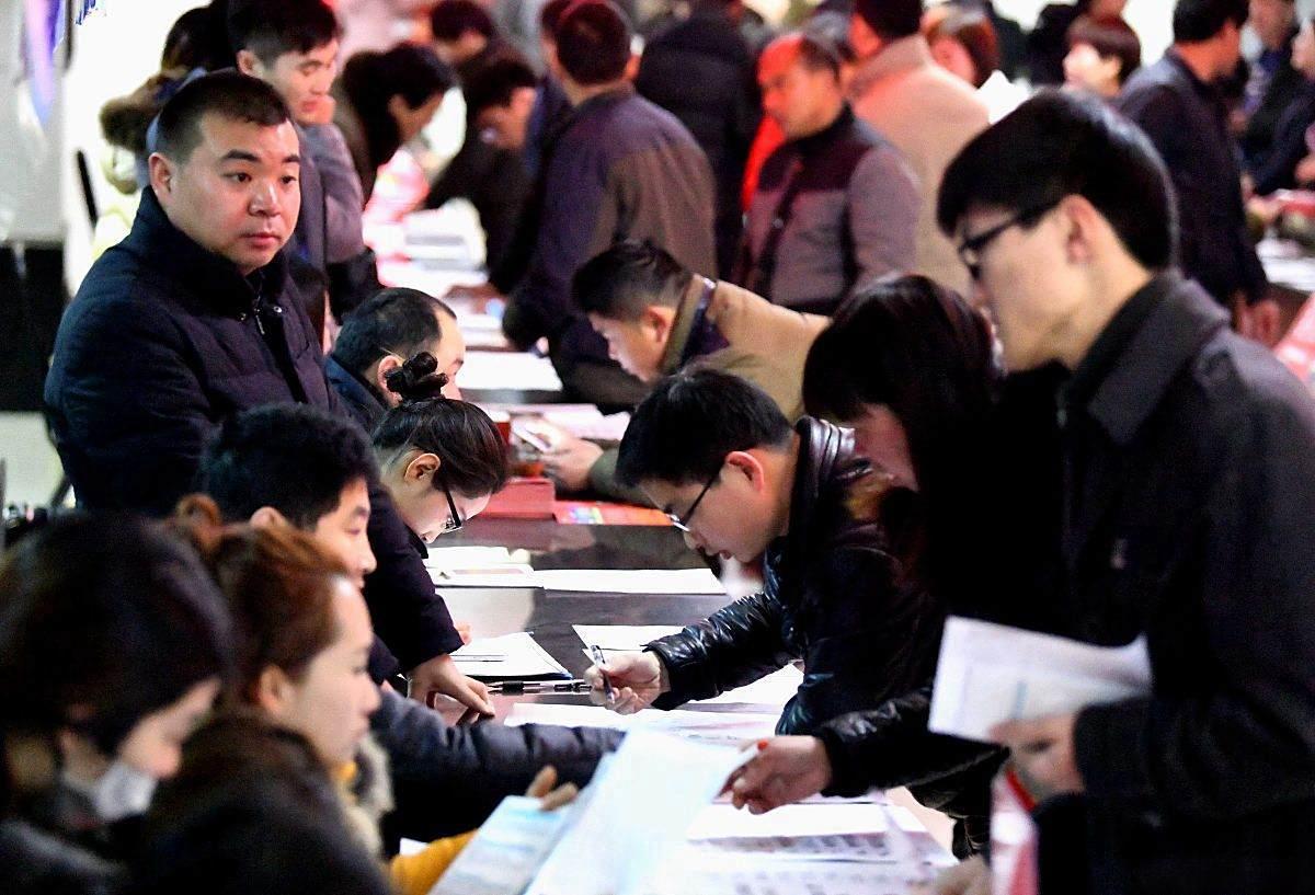 性别困境的形成与社会结构，宽容错位与身份政治

当代社会的性别困境不仅是男性或女