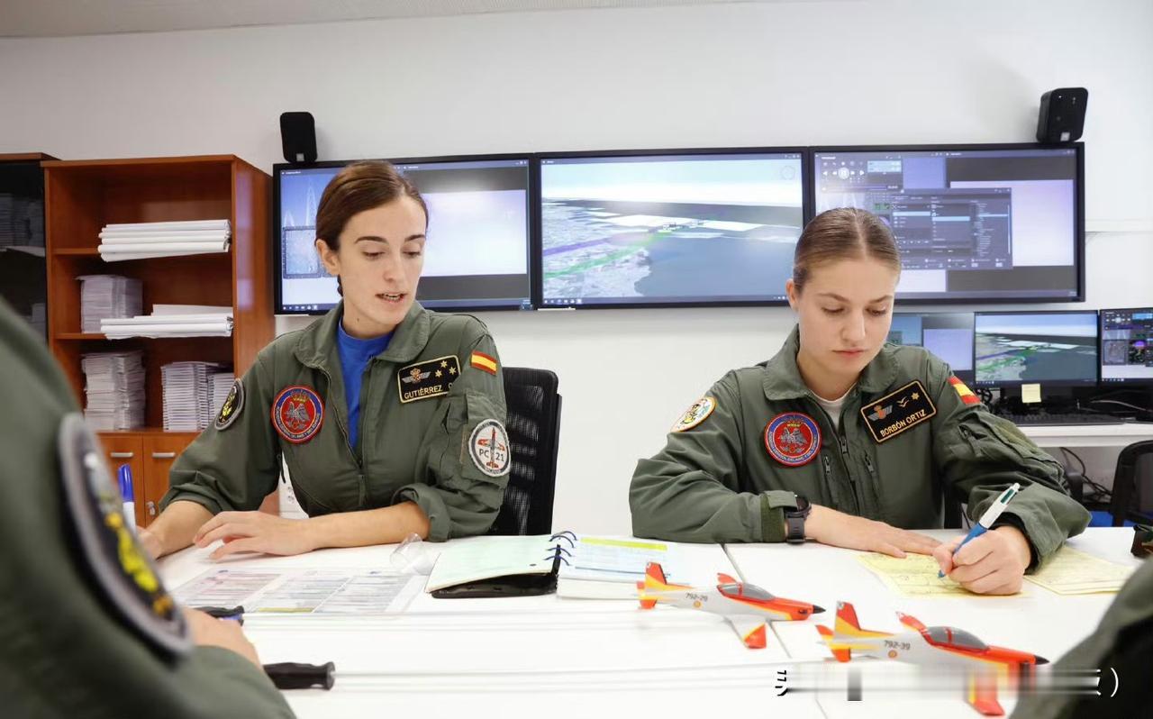 来真格的了，莱昂诺尔公主真的把飞机开到了天上！以为去锻炼只是走个形式，本来已经是