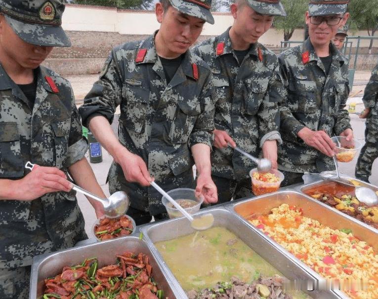 少数民族军人的饮食习惯，部队是如何处理的？会安排特殊食堂吗？
 
对于有特殊饮食