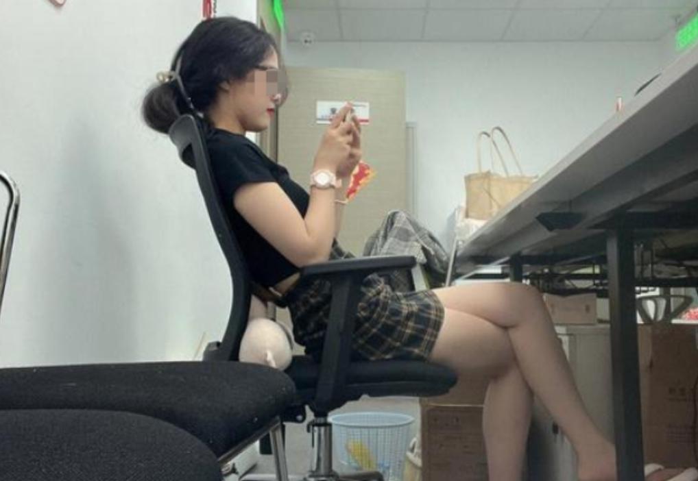 “白嫖成功”！陕西西安，一24岁女子入职某公司，工资15000，可上班不到1年就