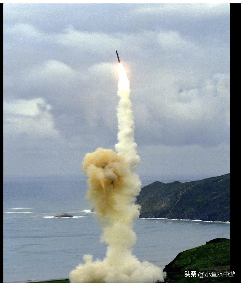 《纽约邮报》最新消息：
一枚可搭载核弹头、威力相当于广岛原子弹20倍的民兵III