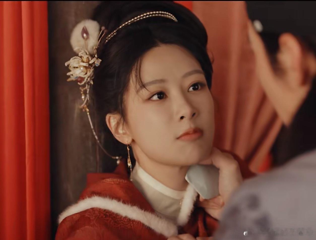 突然发现，我随手截了一张杨紫家业里最可爱的一张图。 