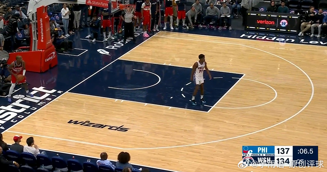 差三分，6.5秒，后场奇才没人接球，米德尔顿直接发人手里... ​​​​ Sir