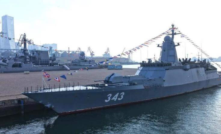 中俄海军联合巡航逼近日本海域，外交场合日方遭遇冷落
这几天，两条线索同时指向一件